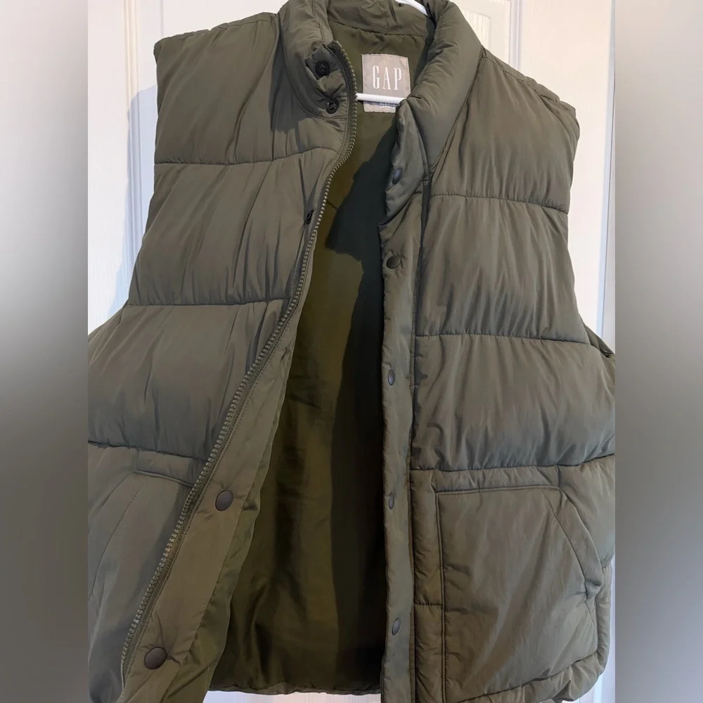 GAP Men's Dark Green Quilted Vest